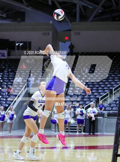 Thumbnail 1 in Decatur @ La Vernia (UIL 4A D1 Volleyball Final) photogallery.
