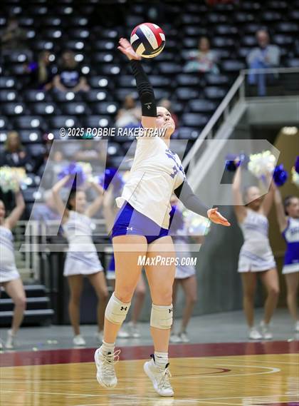 Thumbnail 1 in Decatur @ La Vernia (UIL 4A D1 Volleyball Final) photogallery.