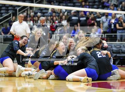 Thumbnail 3 in Decatur @ La Vernia (UIL 4A D1 Volleyball Final) photogallery.