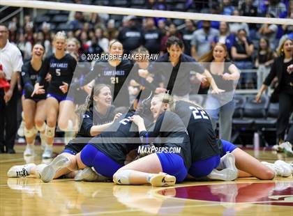 Thumbnail 3 in Decatur @ La Vernia (UIL 4A D1 Volleyball Final) photogallery.