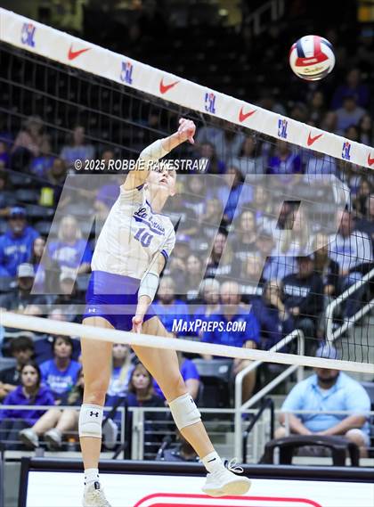 Thumbnail 1 in Decatur @ La Vernia (UIL 4A D1 Volleyball Final) photogallery.