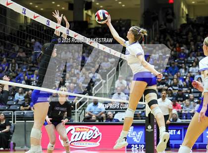 Thumbnail 3 in Decatur @ La Vernia (UIL 4A D1 Volleyball Final) photogallery.
