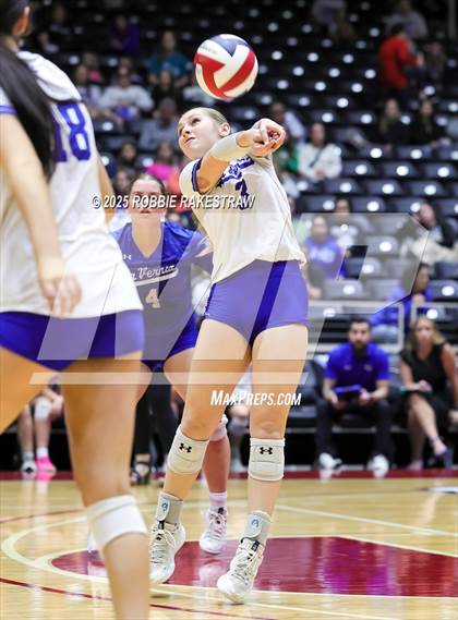 Thumbnail 1 in Decatur @ La Vernia (UIL 4A D1 Volleyball Final) photogallery.