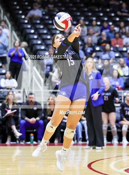 Thumbnail 1 in Decatur @ La Vernia (UIL 4A D1 Volleyball Final) photogallery.