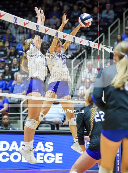 Thumbnail 2 in Decatur @ La Vernia (UIL 4A D1 Volleyball Final) photogallery.
