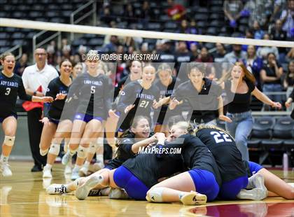 Thumbnail 1 in Decatur @ La Vernia (UIL 4A D1 Volleyball Final) photogallery.