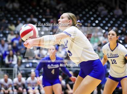Thumbnail 1 in Decatur @ La Vernia (UIL 4A D1 Volleyball Final) photogallery.