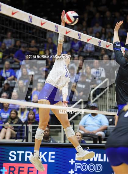 Thumbnail 1 in Decatur @ La Vernia (UIL 4A D1 Volleyball Final) photogallery.