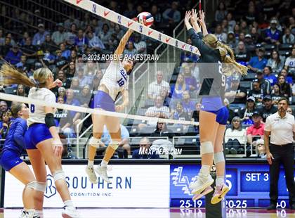 Thumbnail 1 in Decatur @ La Vernia (UIL 4A D1 Volleyball Final) photogallery.