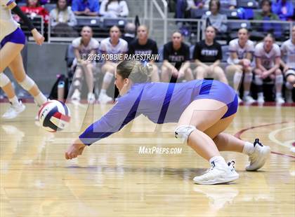Thumbnail 3 in Decatur @ La Vernia (UIL 4A D1 Volleyball Final) photogallery.