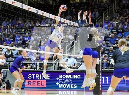 Thumbnail 2 in Decatur @ La Vernia (UIL 4A D1 Volleyball Final) photogallery.