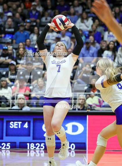 Thumbnail 3 in Decatur @ La Vernia (UIL 4A D1 Volleyball Final) photogallery.