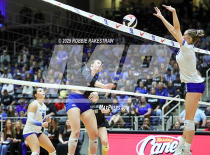 Thumbnail 1 in Decatur @ La Vernia (UIL 4A D1 Volleyball Final) photogallery.