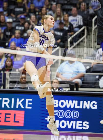Thumbnail 2 in Decatur @ La Vernia (UIL 4A D1 Volleyball Final) photogallery.