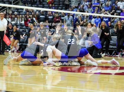 Thumbnail 1 in Decatur @ La Vernia (UIL 4A D1 Volleyball Final) photogallery.