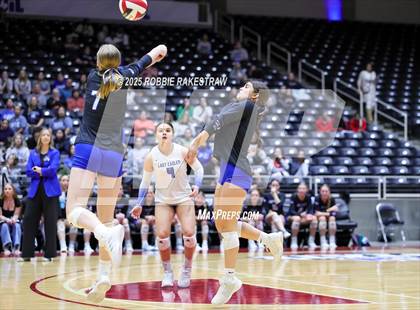 Thumbnail 2 in Decatur @ La Vernia (UIL 4A D1 Volleyball Final) photogallery.