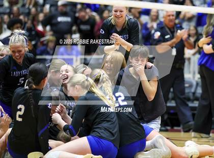 Thumbnail 3 in Decatur @ La Vernia (UIL 4A D1 Volleyball Final) photogallery.