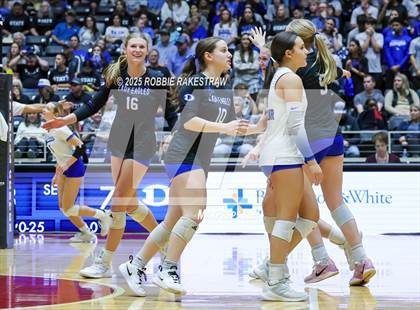 Thumbnail 1 in Decatur @ La Vernia (UIL 4A D1 Volleyball Final) photogallery.