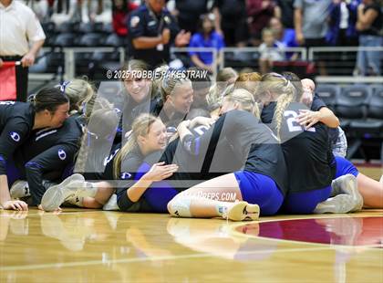 Thumbnail 1 in Decatur @ La Vernia (UIL 4A D1 Volleyball Final) photogallery.
