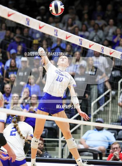 Thumbnail 2 in Decatur @ La Vernia (UIL 4A D1 Volleyball Final) photogallery.