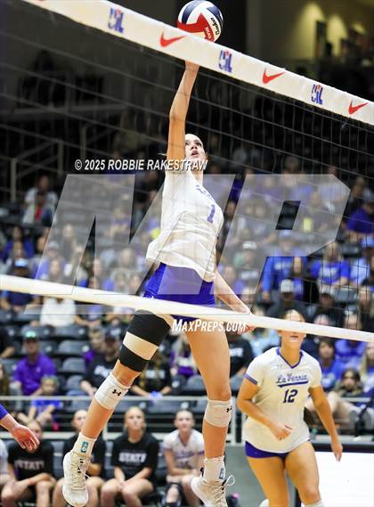 Thumbnail 2 in Decatur @ La Vernia (UIL 4A D1 Volleyball Final) photogallery.
