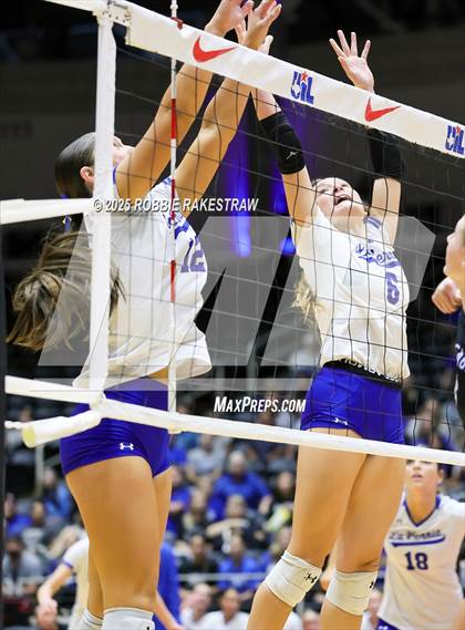 Thumbnail 2 in Decatur @ La Vernia (UIL 4A D1 Volleyball Final) photogallery.