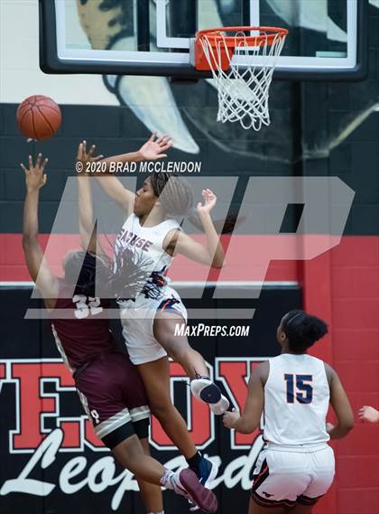 Thumbnail 1 in Plano vs Sachse (UIL 6A Regional Quarterfinal Playoff) photogallery.