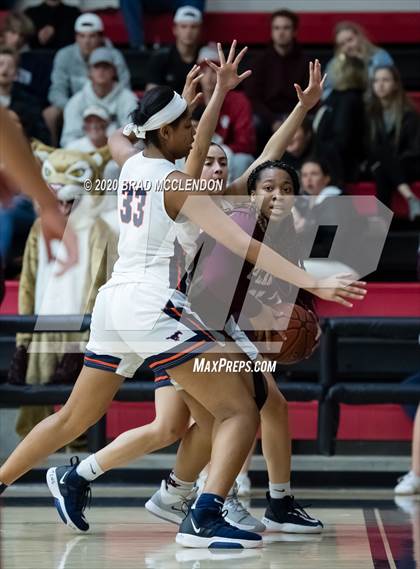 Thumbnail 2 in Plano vs Sachse (UIL 6A Regional Quarterfinal Playoff) photogallery.