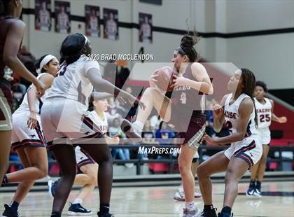 Thumbnail 3 in Plano vs Sachse (UIL 6A Regional Quarterfinal Playoff) photogallery.