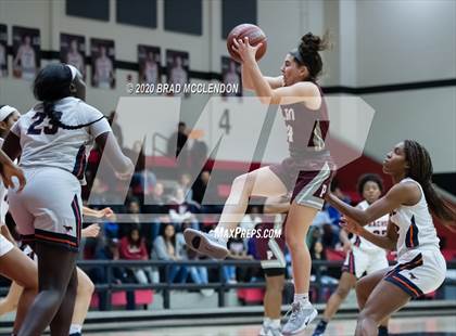 Thumbnail 2 in Plano vs Sachse (UIL 6A Regional Quarterfinal Playoff) photogallery.