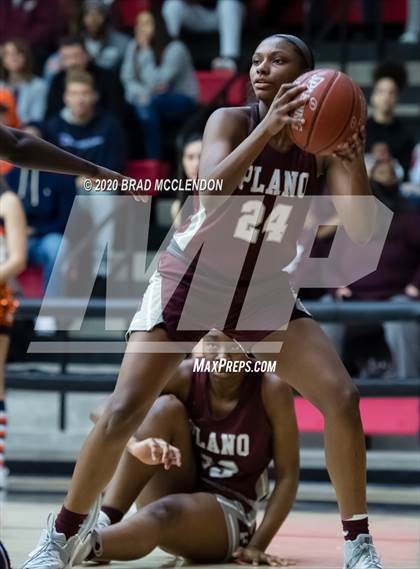 Thumbnail 3 in Plano vs Sachse (UIL 6A Regional Quarterfinal Playoff) photogallery.