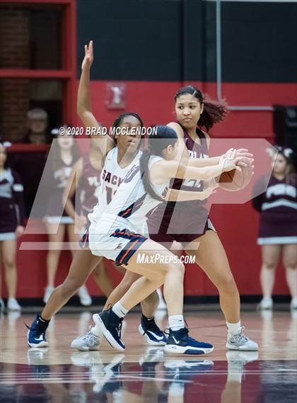 Thumbnail 2 in Plano vs Sachse (UIL 6A Regional Quarterfinal Playoff) photogallery.