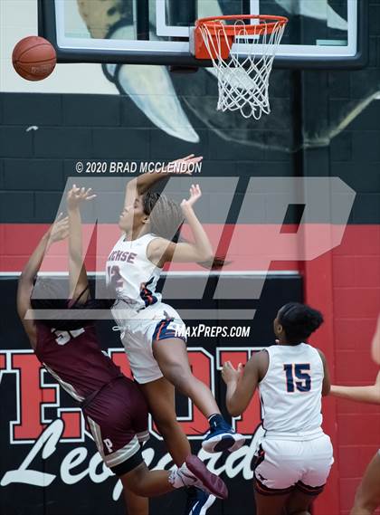 Thumbnail 2 in Plano vs Sachse (UIL 6A Regional Quarterfinal Playoff) photogallery.