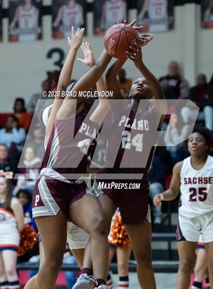 Thumbnail 2 in Plano vs Sachse (UIL 6A Regional Quarterfinal Playoff) photogallery.