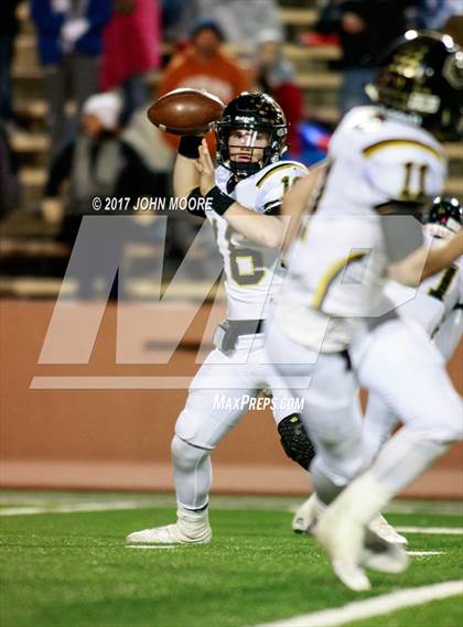 Thumbnail 3 in Canadian vs. Childress (UIL 3A D2 Quarterfinal) photogallery.