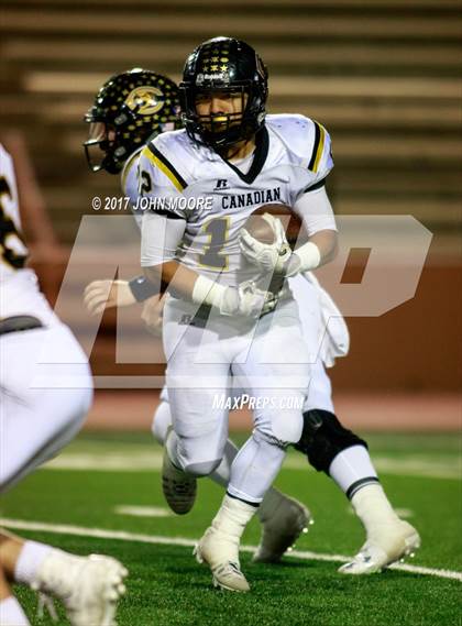 Thumbnail 2 in Canadian vs. Childress (UIL 3A D2 Quarterfinal) photogallery.