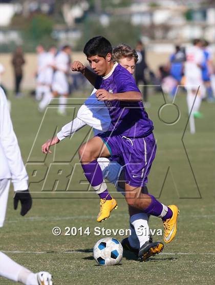 Thumbnail 2 in Servite vs. St. Augustine (20th Annual SoCal Classic) photogallery.