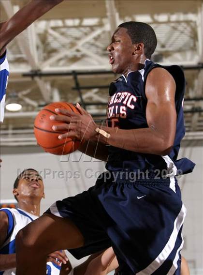 Thumbnail 2 in Windward vs. Pacific Hills (MLK Hoops Shootout) photogallery.