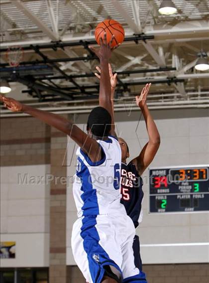 Thumbnail 1 in Windward vs. Pacific Hills (MLK Hoops Shootout) photogallery.