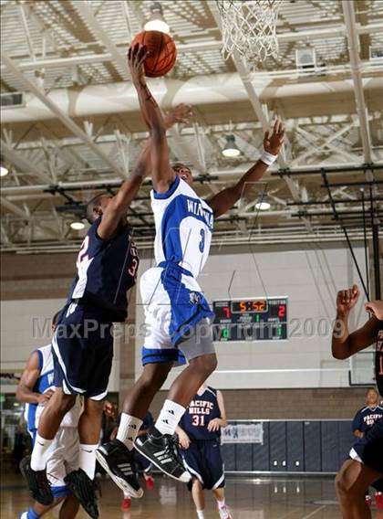 Thumbnail 3 in Windward vs. Pacific Hills (MLK Hoops Shootout) photogallery.