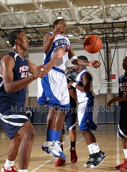Thumbnail 2 in Windward vs. Pacific Hills (MLK Hoops Shootout) photogallery.