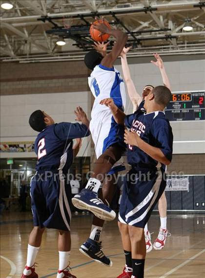 Thumbnail 2 in Windward vs. Pacific Hills (MLK Hoops Shootout) photogallery.