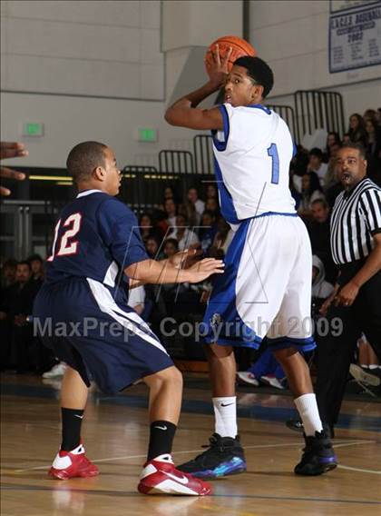 Thumbnail 3 in Windward vs. Pacific Hills (MLK Hoops Shootout) photogallery.