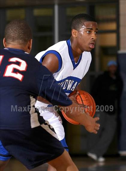 Thumbnail 3 in Windward vs. Pacific Hills (MLK Hoops Shootout) photogallery.