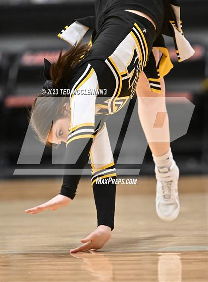 Thumbnail 3 in Salem vs. Central (AAA 3A State Playoff first round) photogallery.