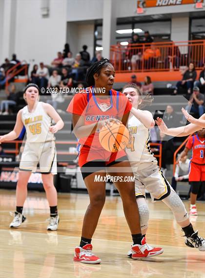Thumbnail 3 in Salem vs. Central (AAA 3A State Playoff first round) photogallery.