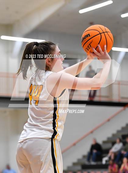 Thumbnail 3 in Salem vs. Central (AAA 3A State Playoff first round) photogallery.