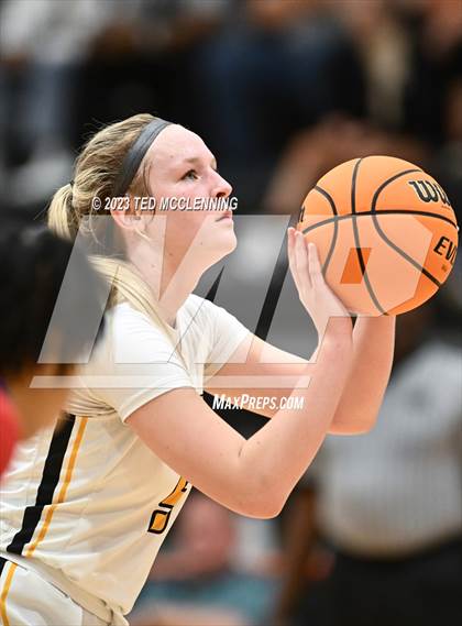 Thumbnail 3 in Salem vs. Central (AAA 3A State Playoff first round) photogallery.