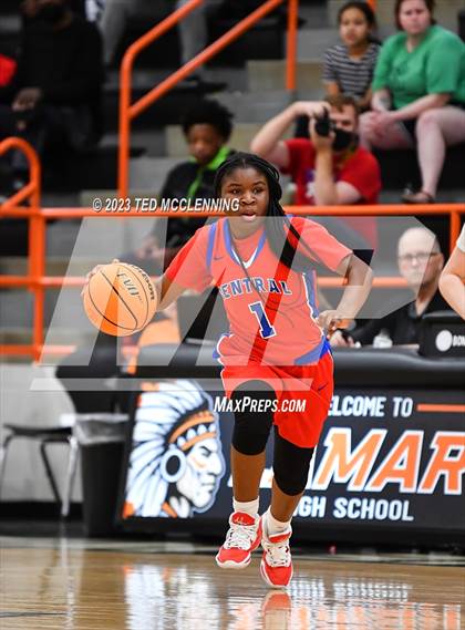 Thumbnail 2 in Salem vs. Central (AAA 3A State Playoff first round) photogallery.