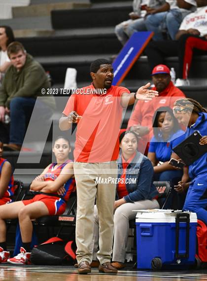 Thumbnail 3 in Salem vs. Central (AAA 3A State Playoff first round) photogallery.
